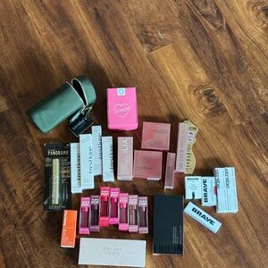 BUNDLE MAKEUP PRODUCTS ALL BRANDNEW AND SEALED• check photos for shades